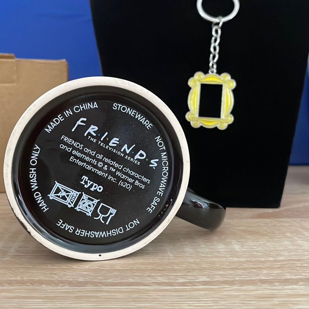 New Mug & Keychain Set 🌃 F•R•I•E•N•D•S 📺 - Picture 5 of 6